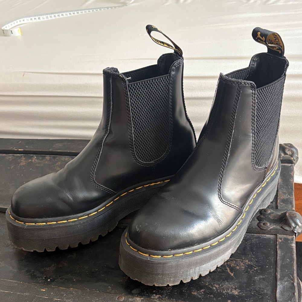 Dr. Martens Black Leather platform 2976 Chelsea  Boots